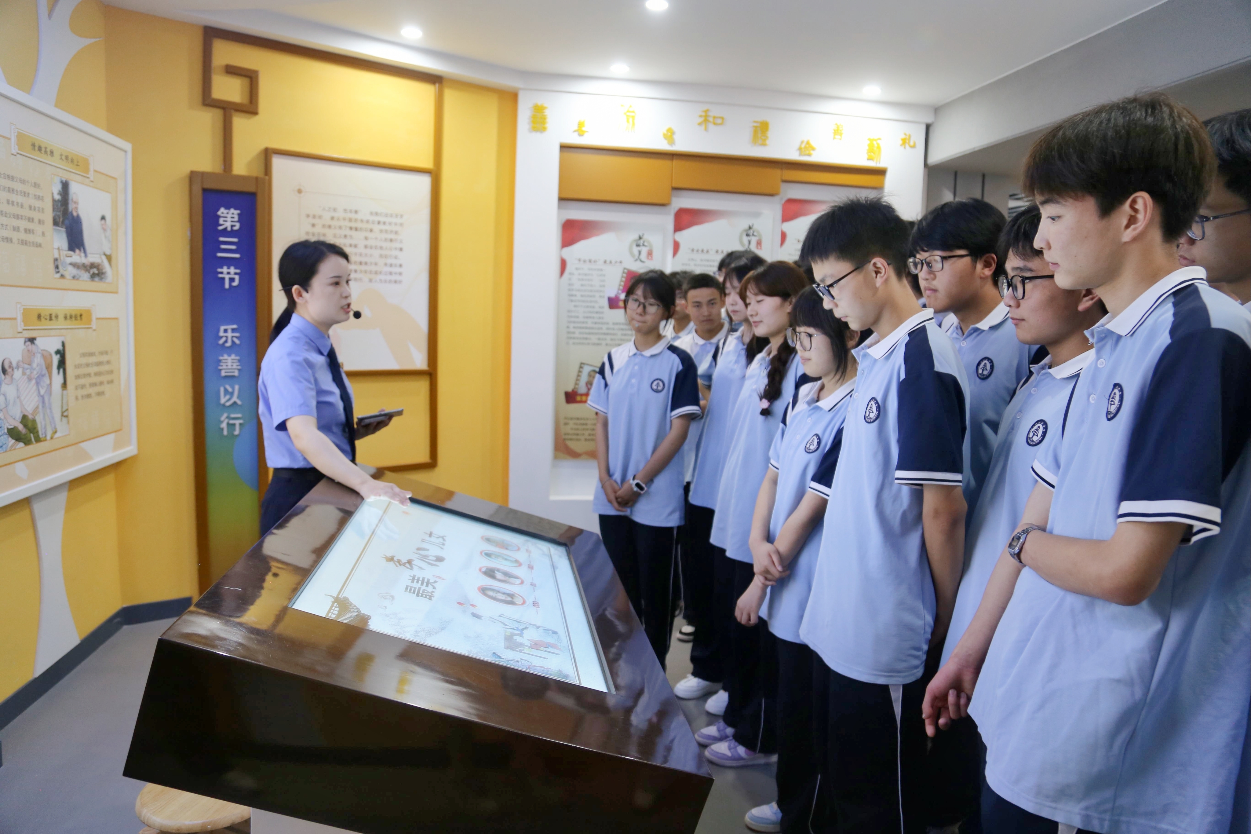 以法治之力护航未成年人健康成长 